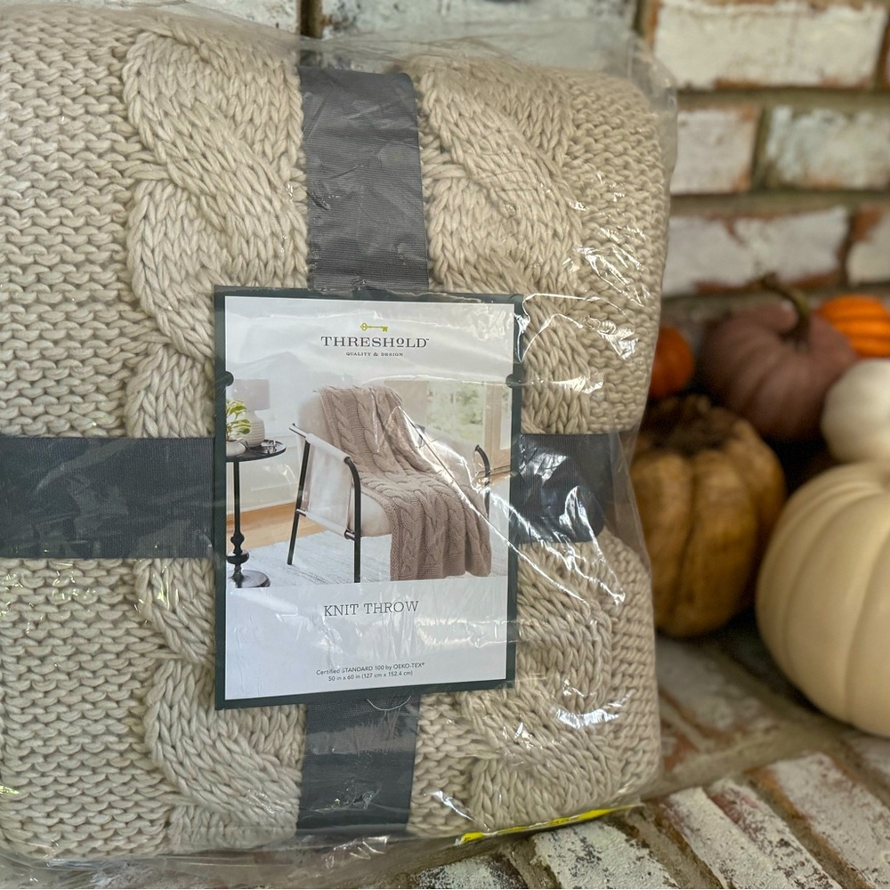 Beautiful, cozy knit throw that we all need in our fall and winter decorating